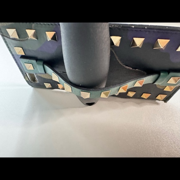 Valentino Garavani Rock studded Cell Phone Case with secure handle strap - Picture 5 of 14